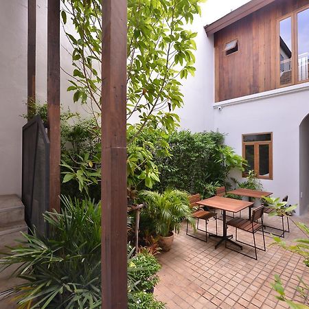 Neighbor Phuthon Bed & Breakfast Bangkok Bagian luar foto