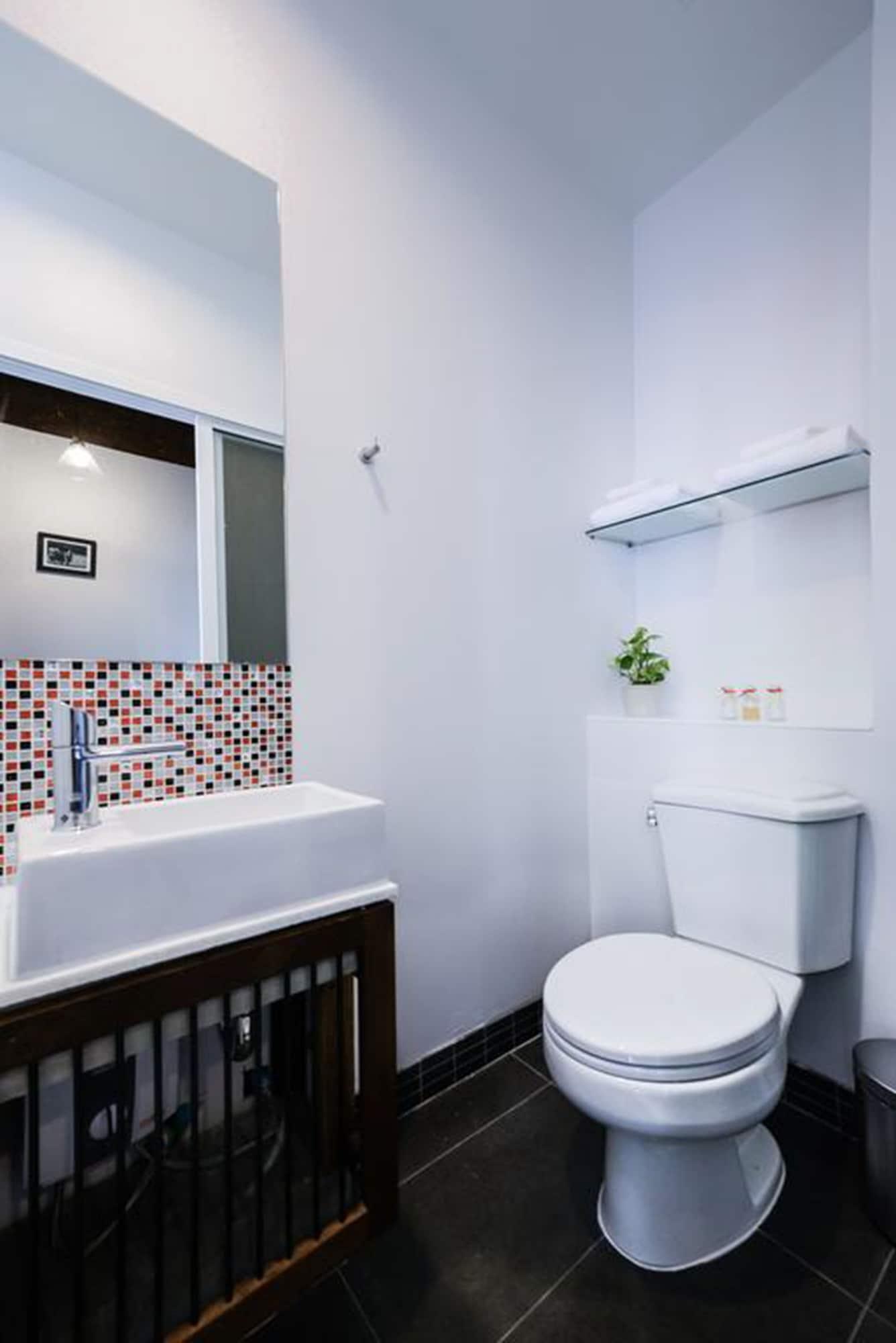 Neighbor Phuthon Bed & Breakfast Bangkok Bagian luar foto