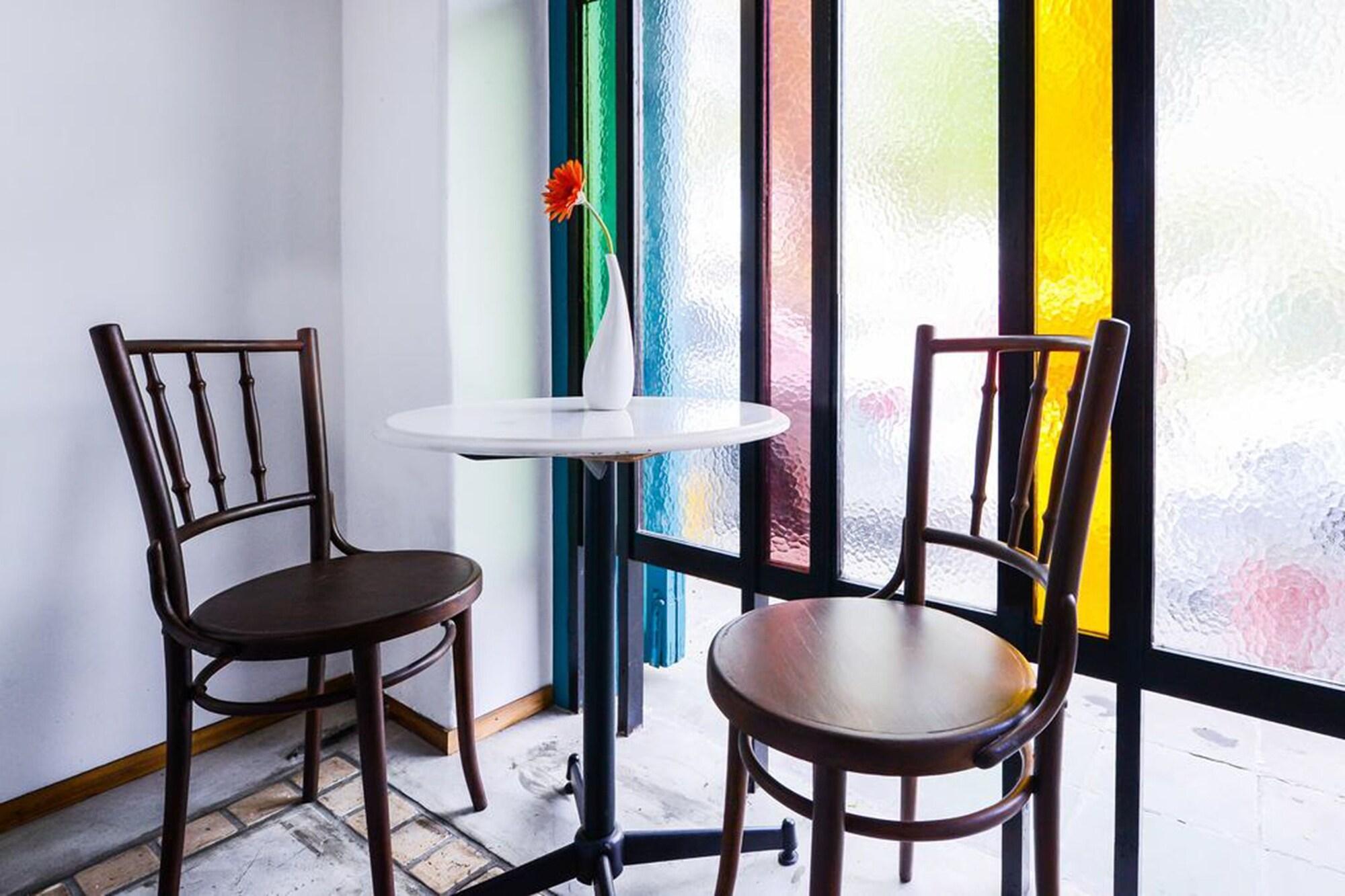 Neighbor Phuthon Bed & Breakfast Bangkok Bagian luar foto
