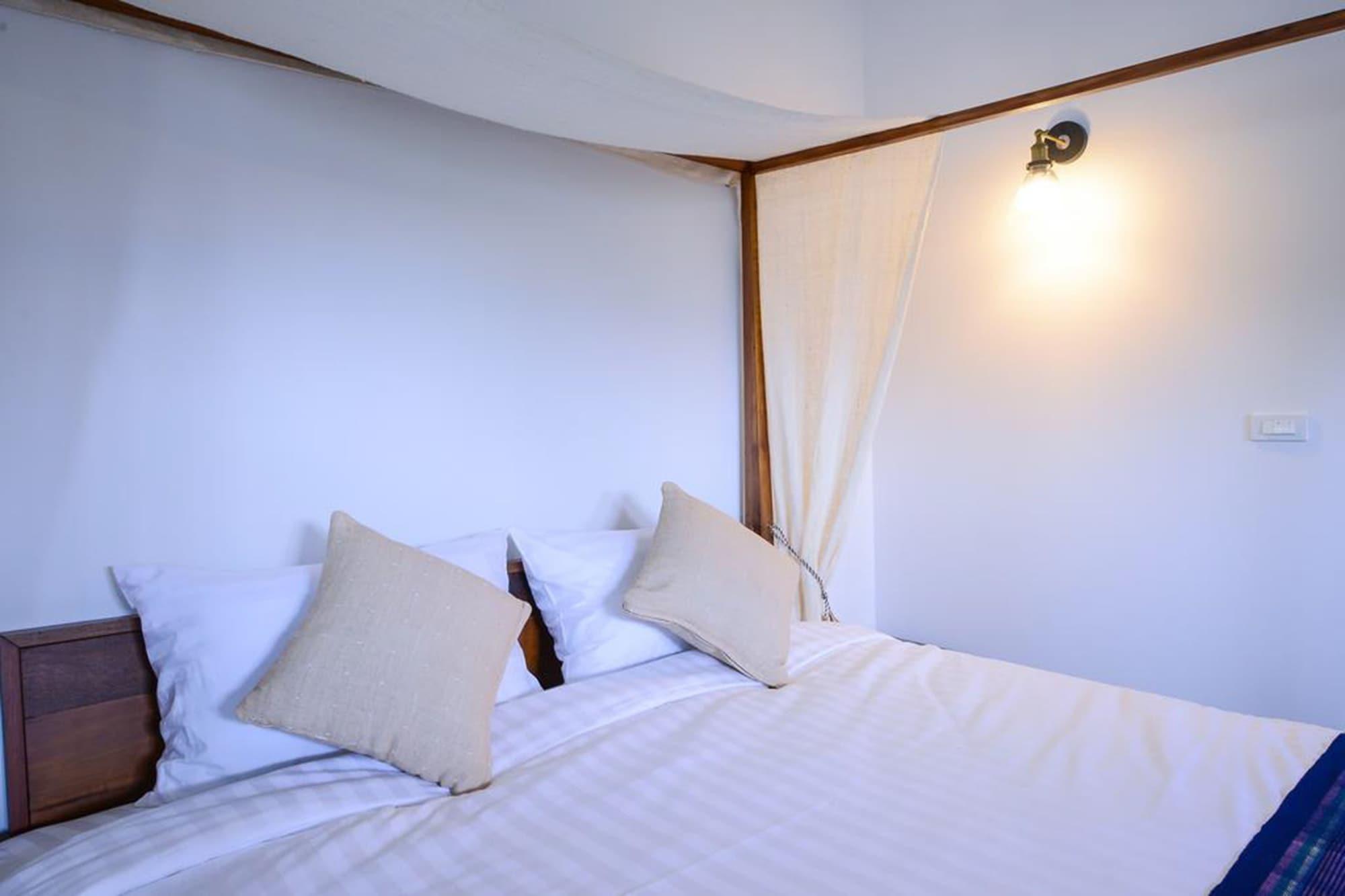 Neighbor Phuthon Bed & Breakfast Bangkok Bagian luar foto