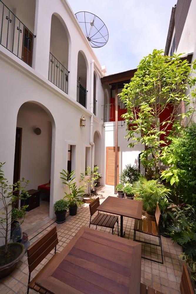 Neighbor Phuthon Bed & Breakfast Bangkok Bagian luar foto