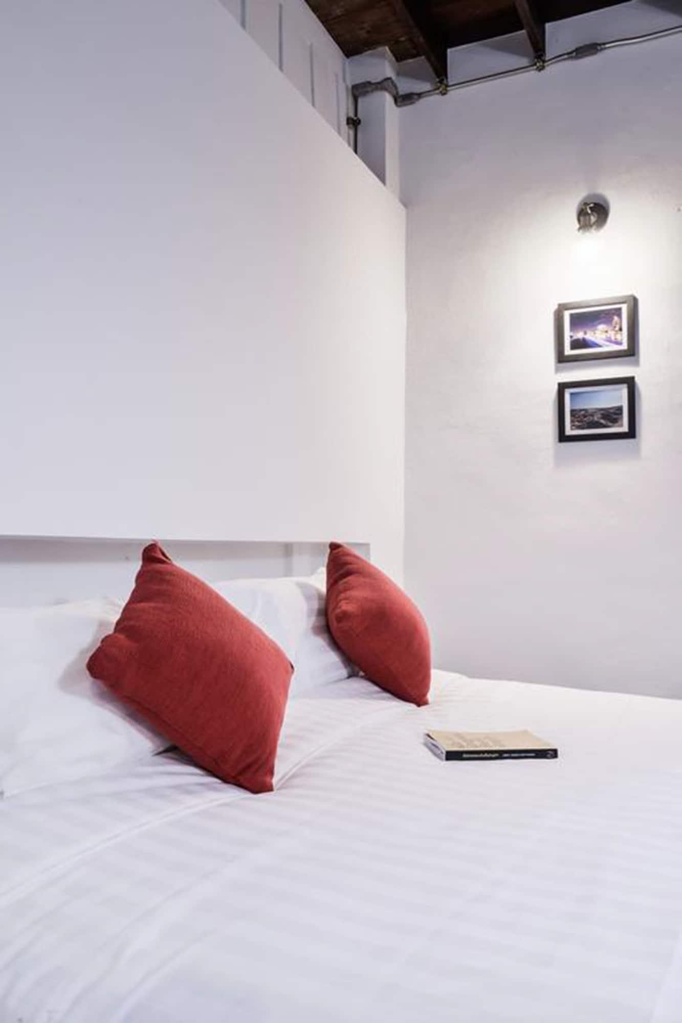 Neighbor Phuthon Bed & Breakfast Bangkok Bagian luar foto
