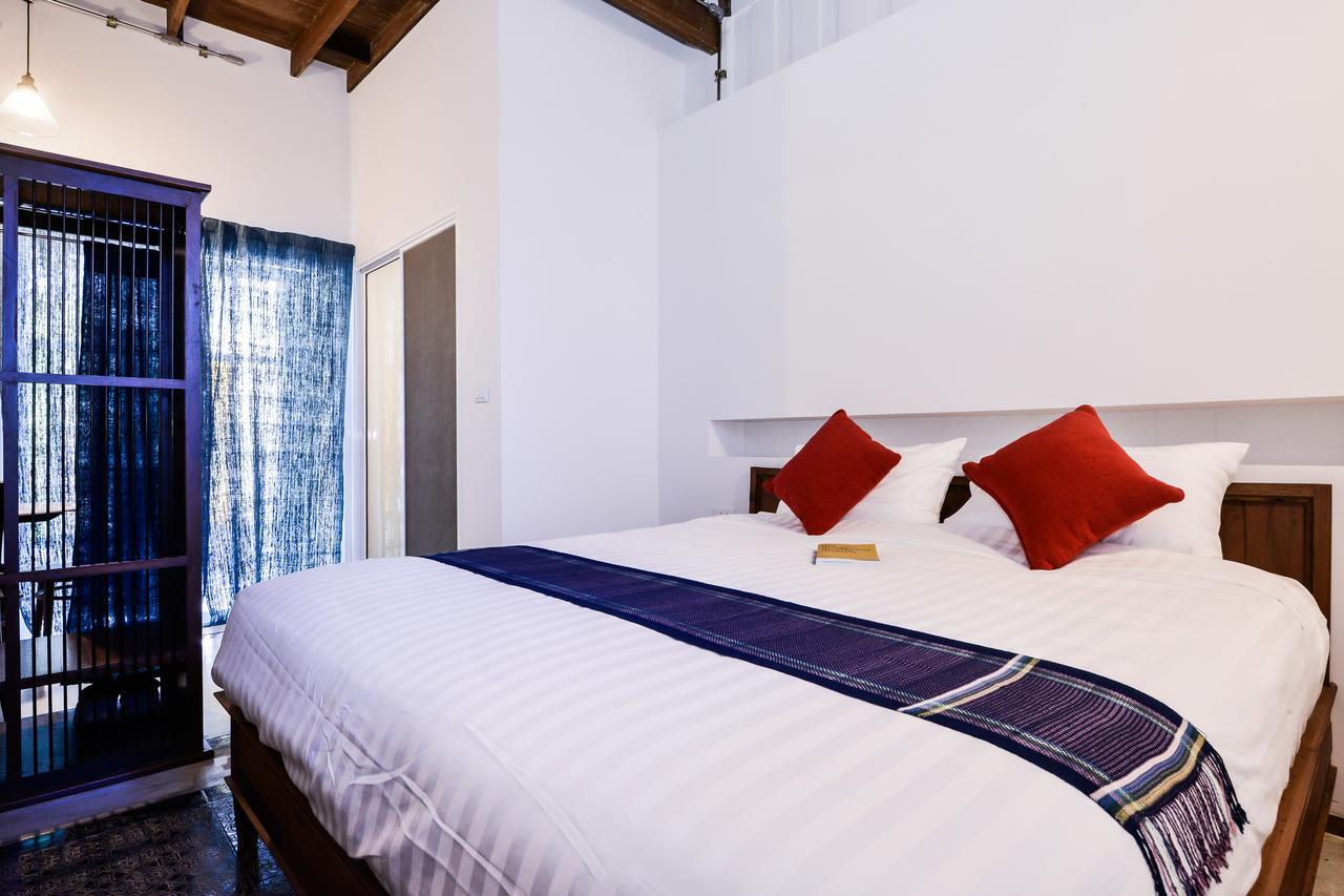 Neighbor Phuthon Bed & Breakfast Bangkok Bagian luar foto