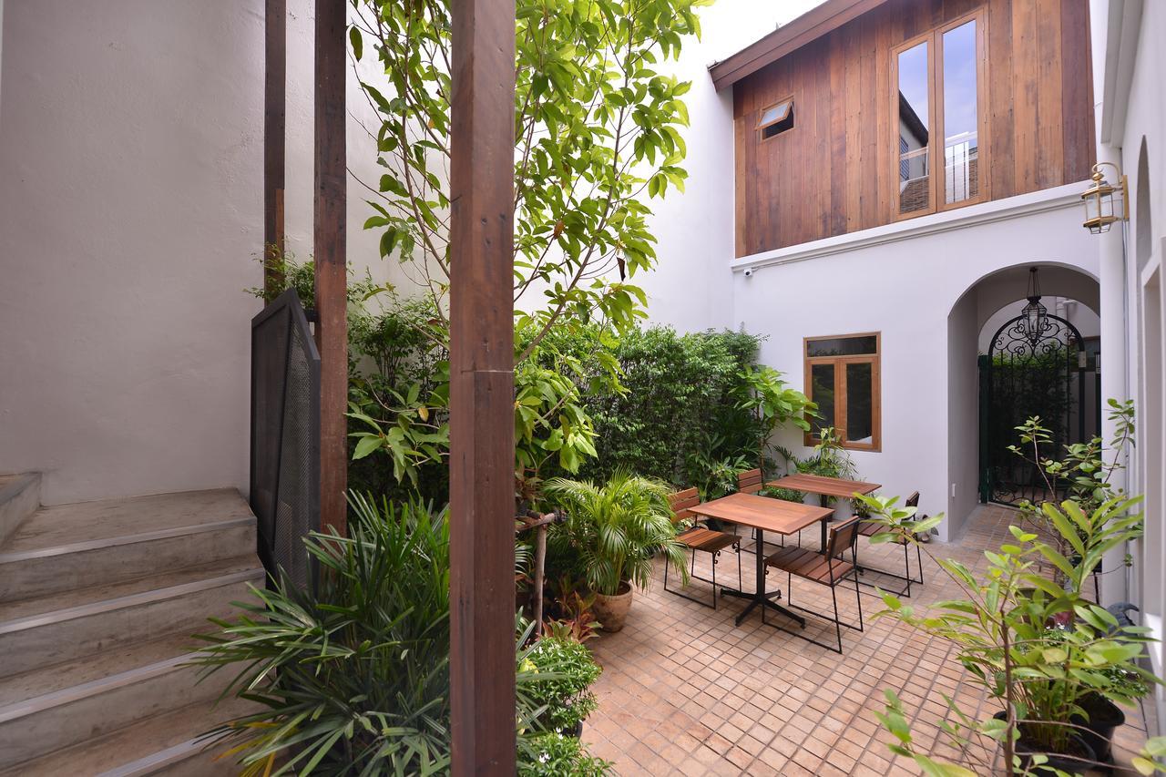 Neighbor Phuthon Bed & Breakfast Bangkok Bagian luar foto