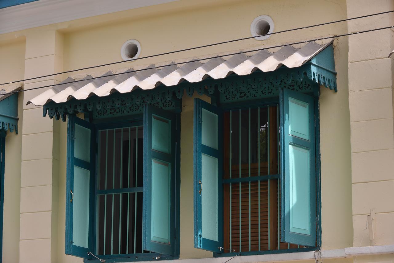 Neighbor Phuthon Bed & Breakfast Bangkok Bagian luar foto