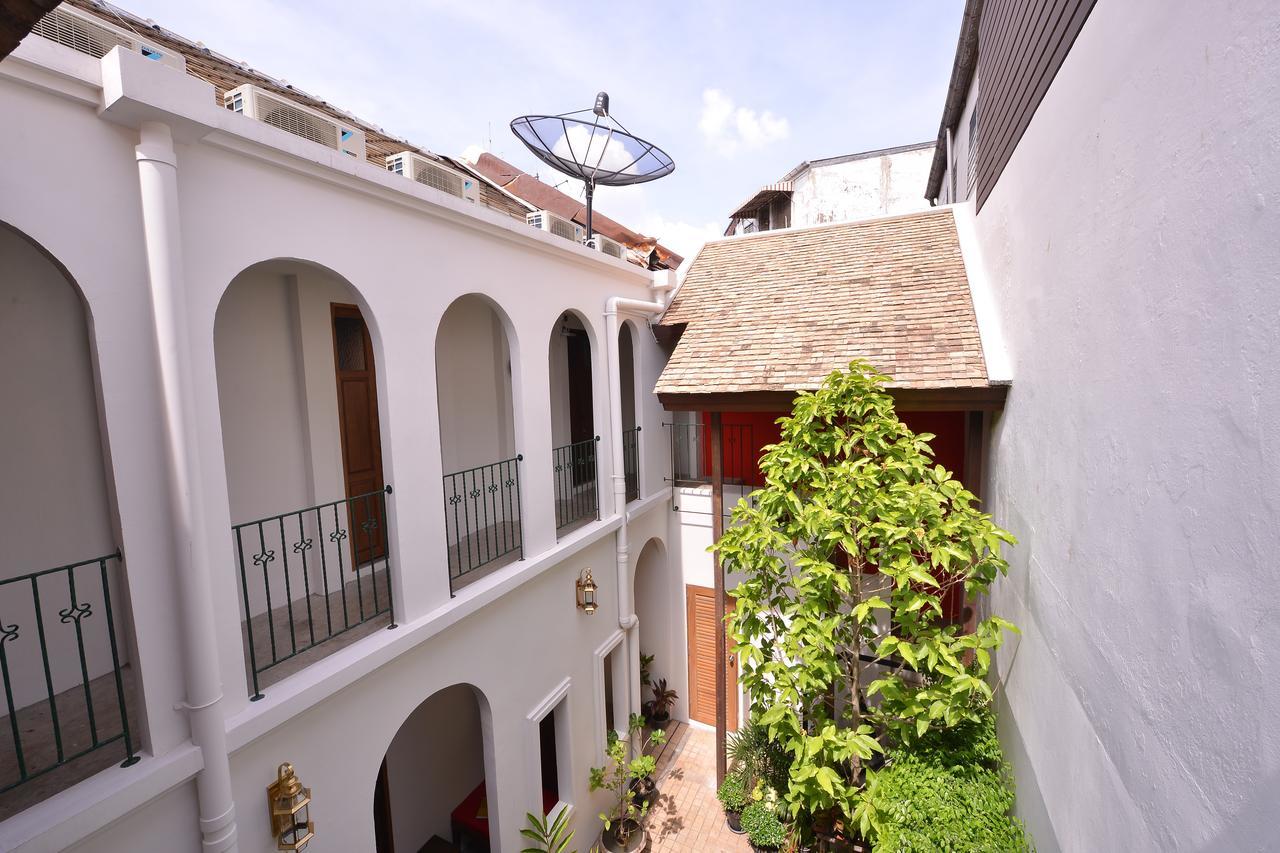 Neighbor Phuthon Bed & Breakfast Bangkok Bagian luar foto