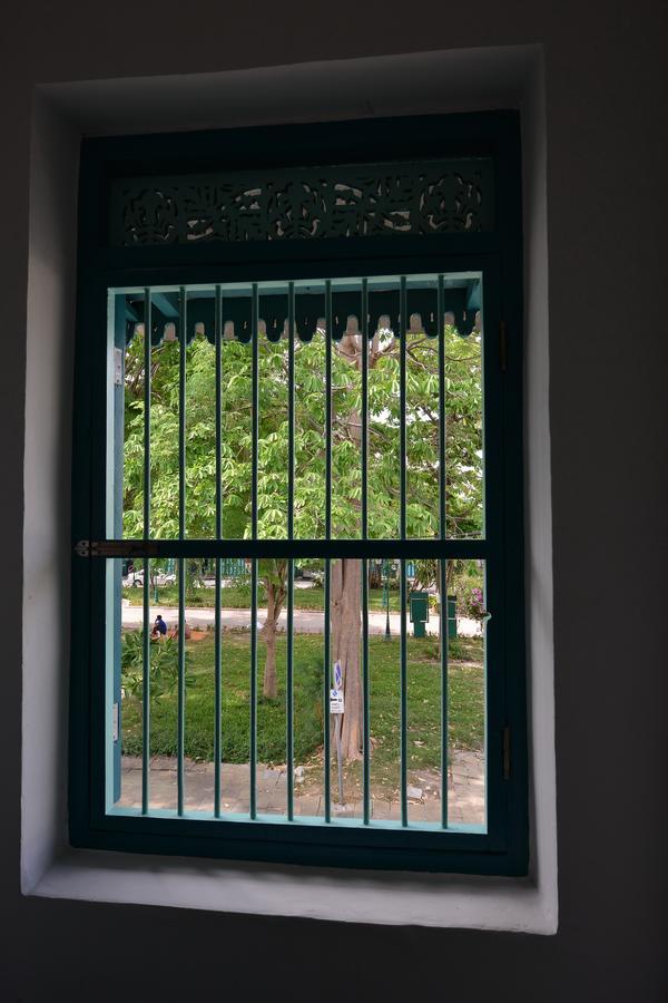 Neighbor Phuthon Bed & Breakfast Bangkok Bagian luar foto
